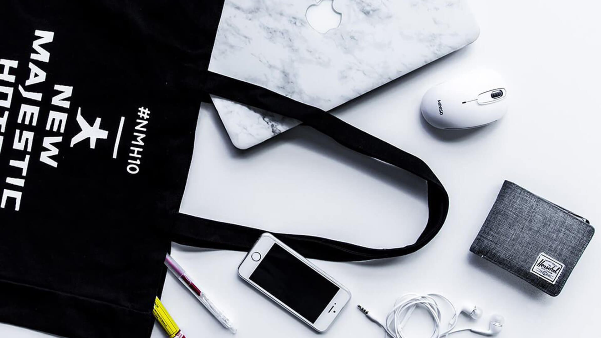 International Traveller's Hand bag