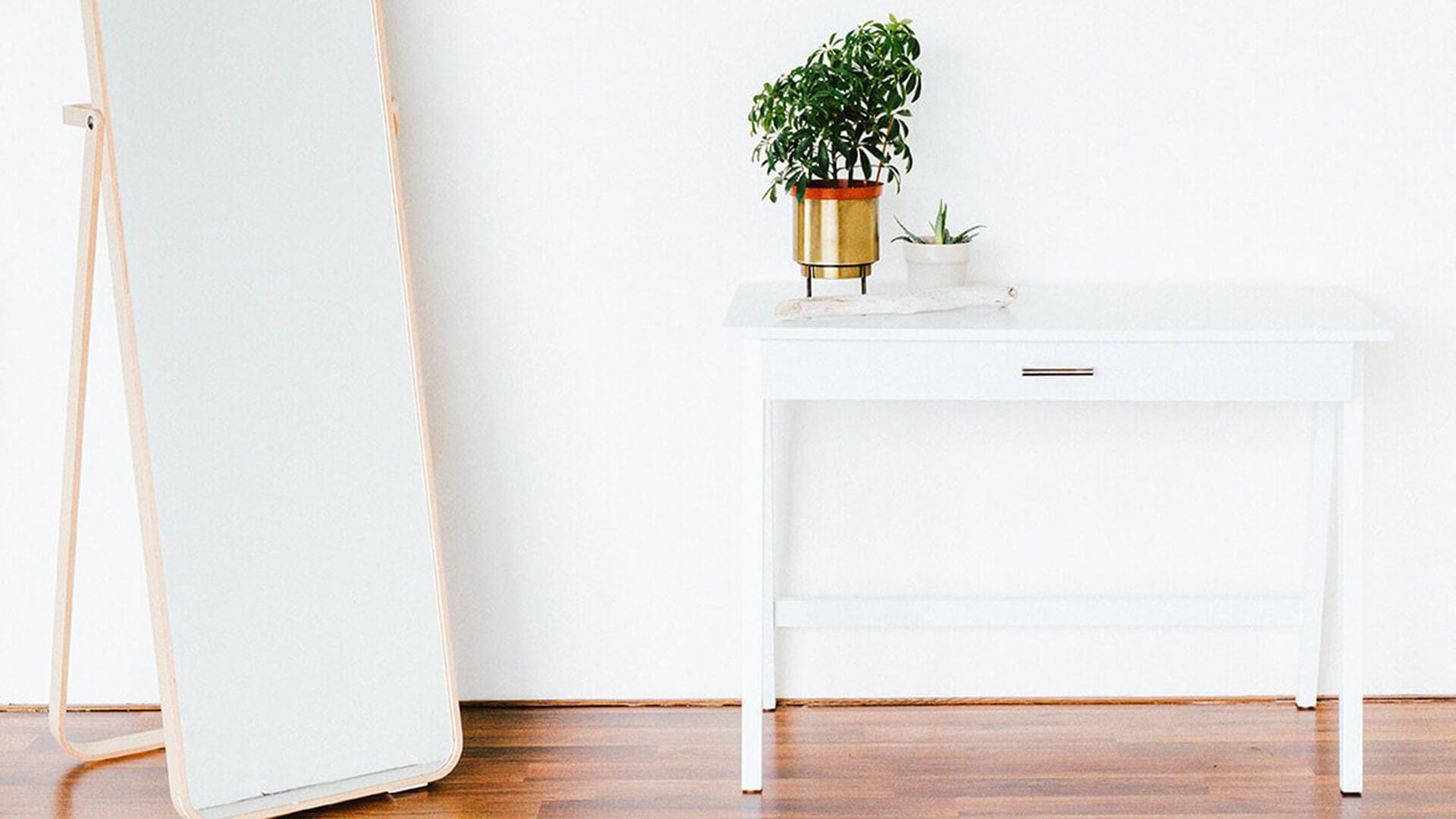 Dressing room with a mirror